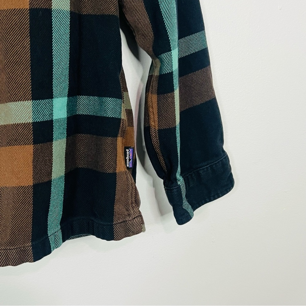 Patagonia Men'sPlaid Shirt Jacket in Brown and Green - Picture 5 of 9